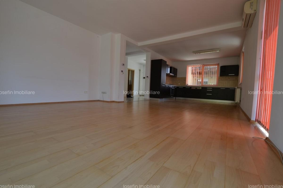 Vila de 200 mp in curte de 800 mp - 2