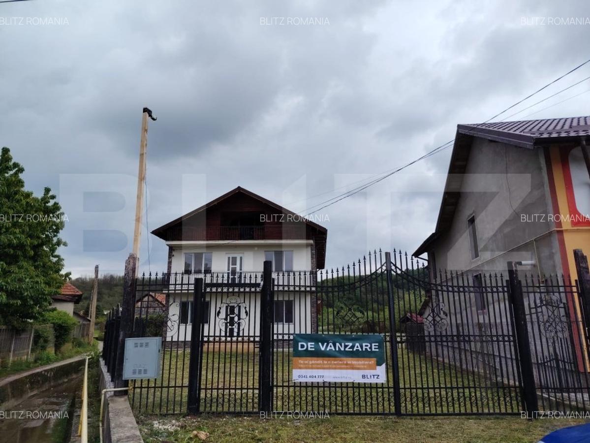 Casa de vanzare, cu 6 camere, 288 mp, zona Voinesti - 1