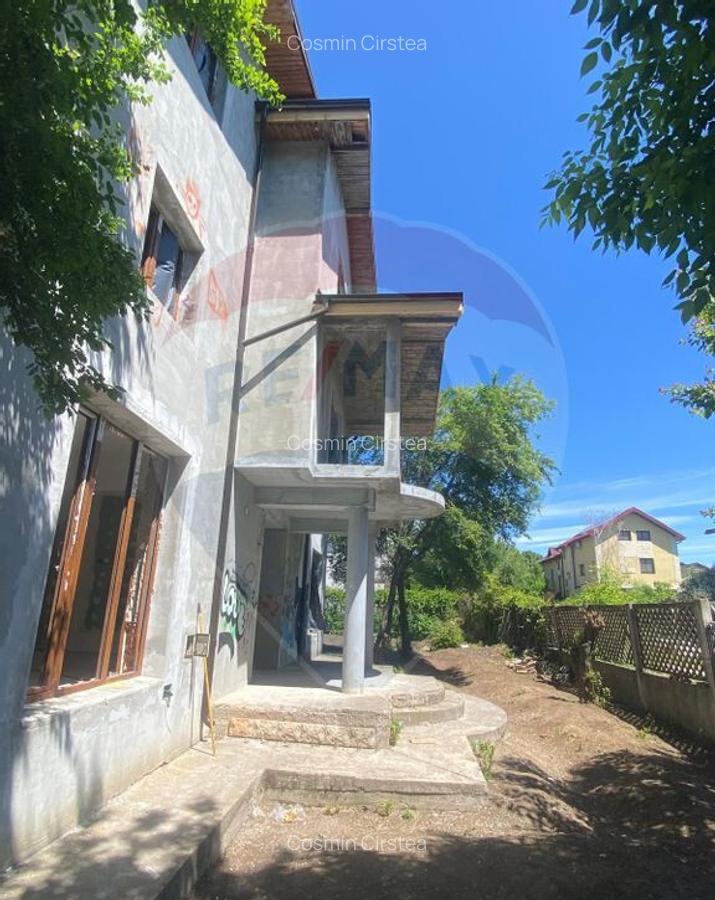 DE VANZARE Casa / Vila cu 12 camere in zona Sisesti - 18