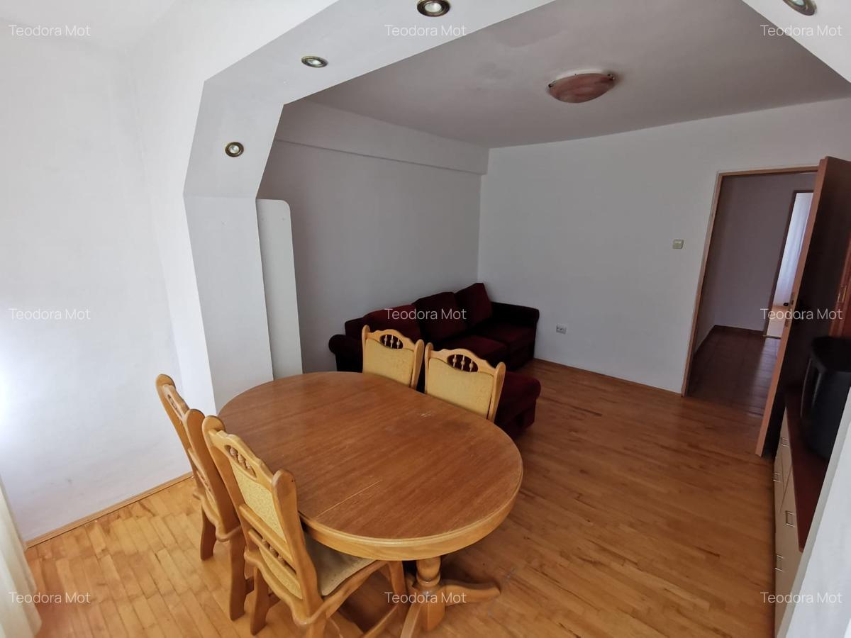 Apartament cu 2 camere decomandat în P-ța Victoriei - 3