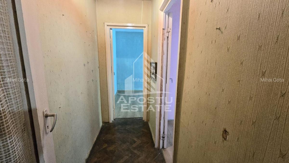 Apartament cu 4 camere, etaj intermediar, centrala proprie, zona Dacia - 7