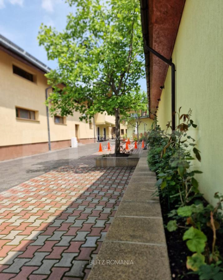 Casa deosebita individuala cu spatiu comercial ,se vand imp - 17