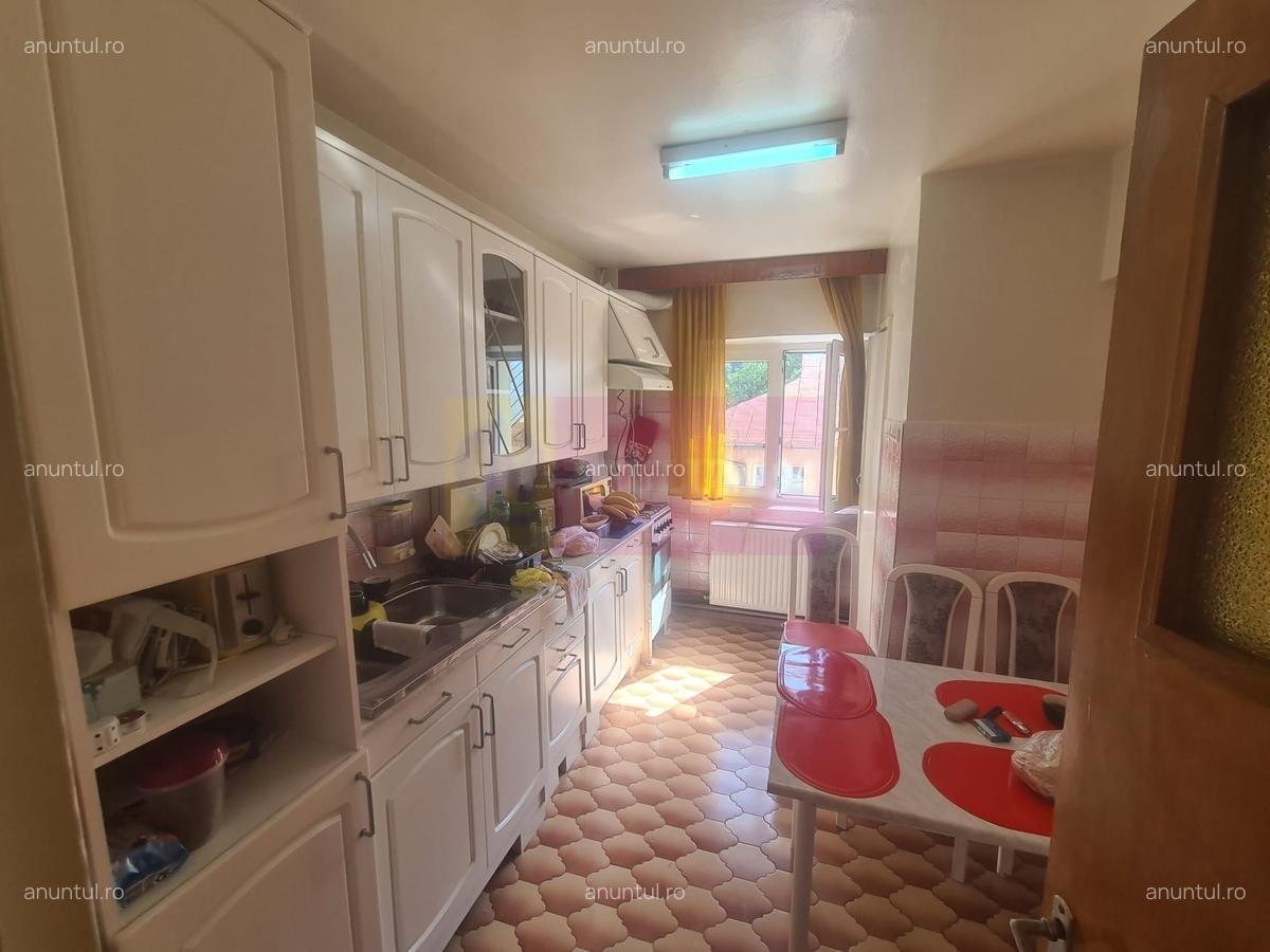 Apartament cu 3 camere de vanzare in Sinaia - 8