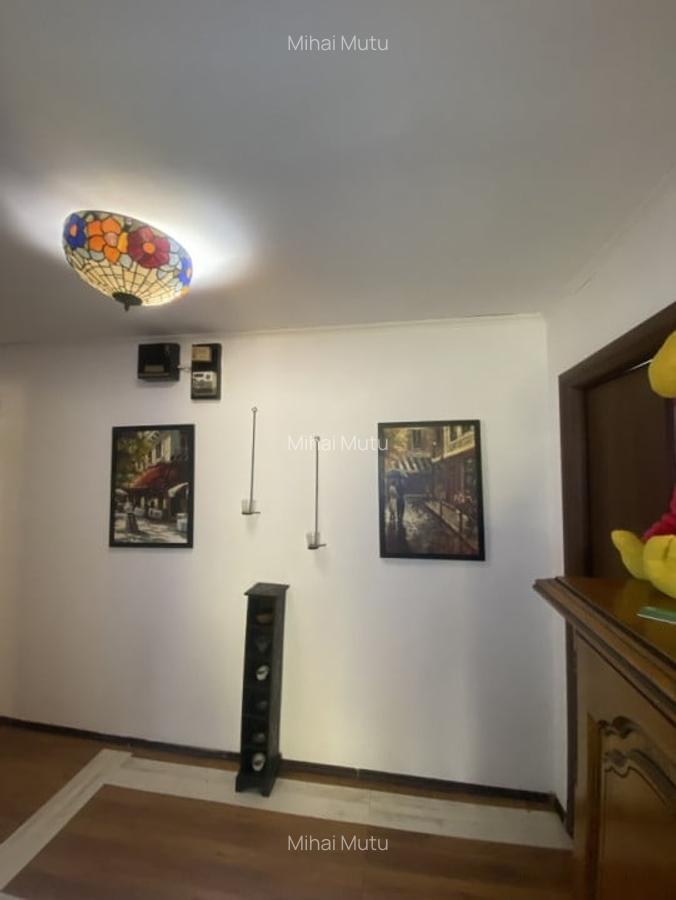 Vanzare apartament 3 camere Etaj 1 Tractorul Brasov - 2