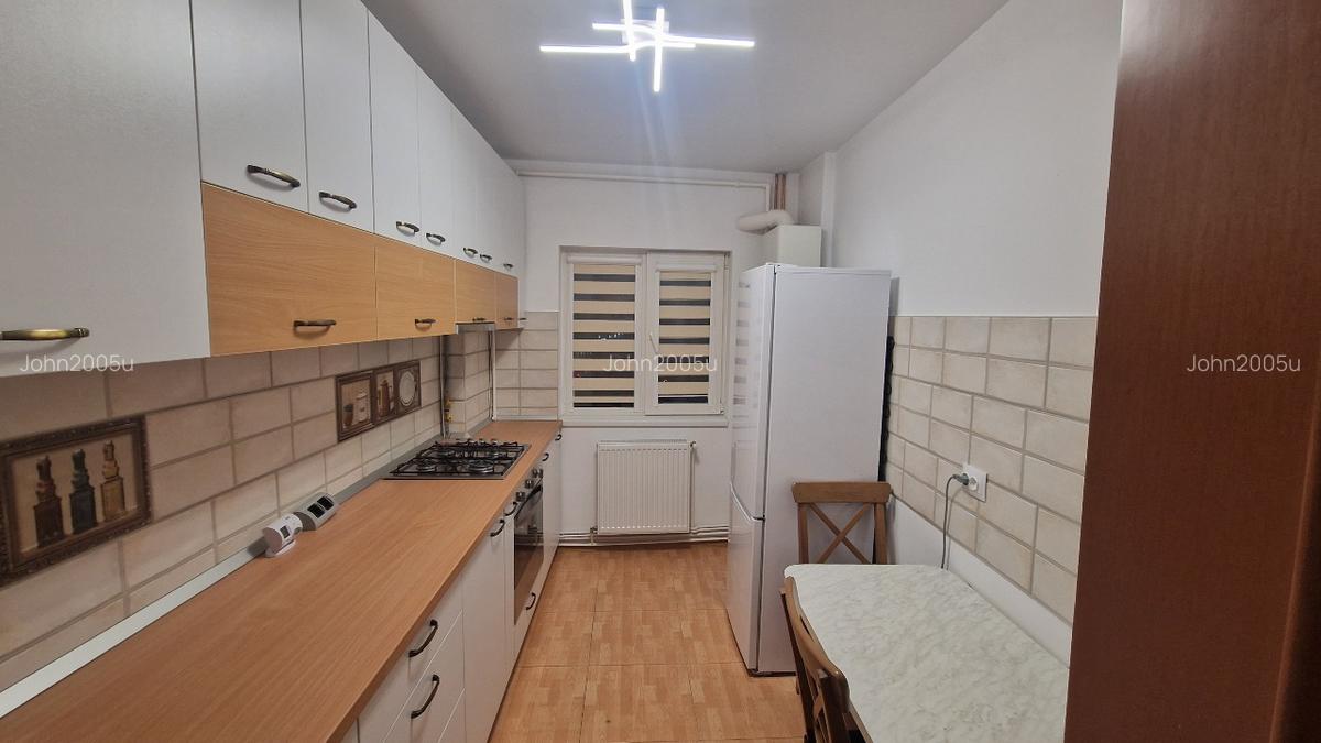 Proprietar, închiriez apartament cu 2 camere decomandat, zona Republicii - 8