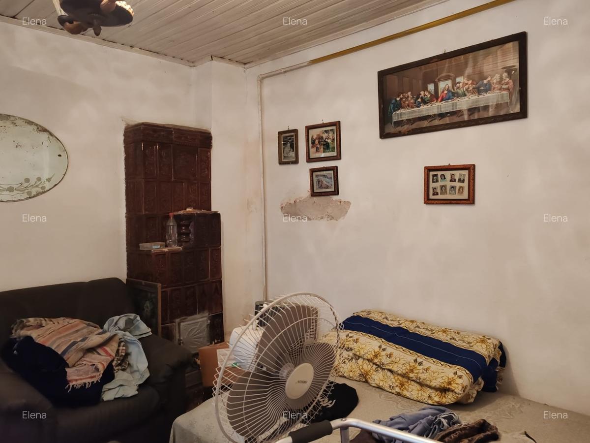 Chiajna casa veche cu teren stradal in centru - 2