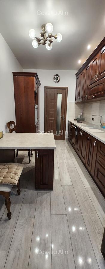 Apartament 2 camere, 2 grupuri sanitare, loc parcare, situat in Tractorul - 5