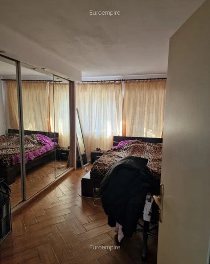 Vila 4 camere P+1E Km 5 - 18