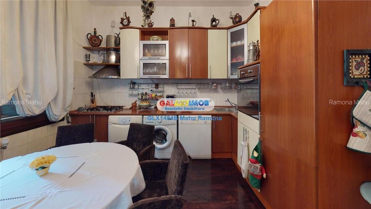 Vila superba, 9 dormitoare, pretabila pentru pensiune, Sinaia - 4