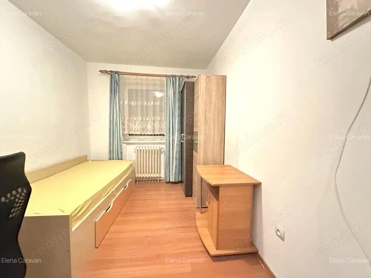 Apartament spatios, 3 camere, etajul 3 - zona Cetatii - 1