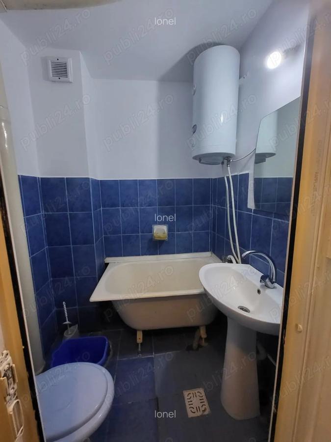 Vand apartament cu o camera, situat la etajul 3, in cartierul Micro 40 in spatele pie?ei. - 5 Vand apartament cu o camera, situat la etajul 3, in cartierul Micro 40 in spatele pie?ei. - 5