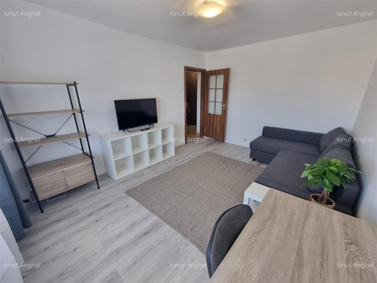 Apartament 3 camere decomandat - Podul de Fier - 1