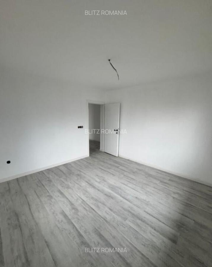 Casa individuala de vanzare 131 mp construi?i, teren - 17