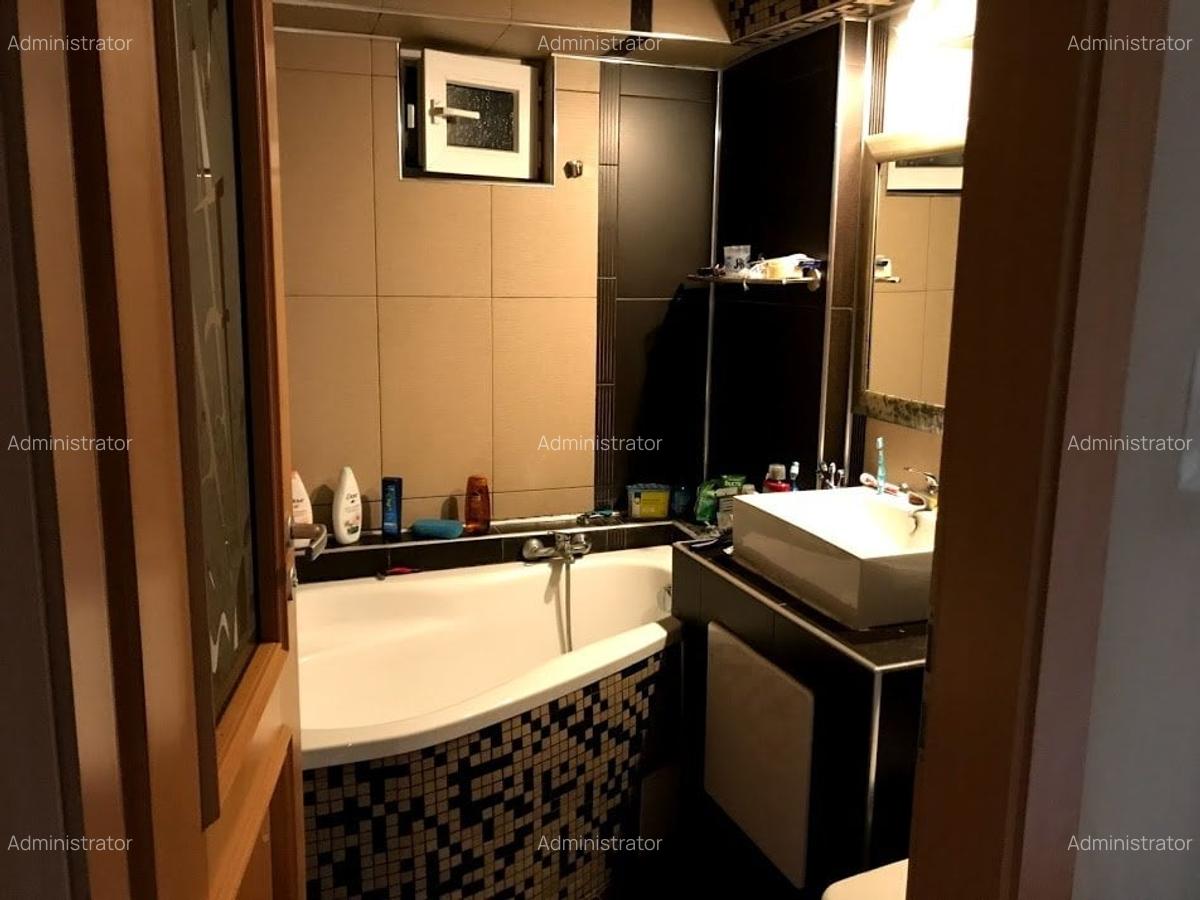 Apartament cu 3 camere semidecomandat în Calea București - 4