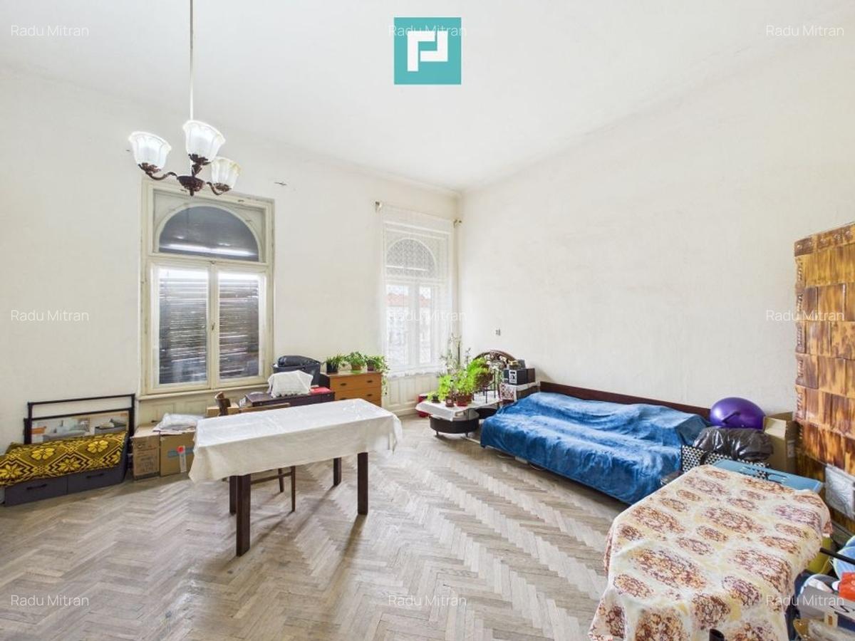 Apartament la casă, 3 camere - P-ța Catedralei - 2