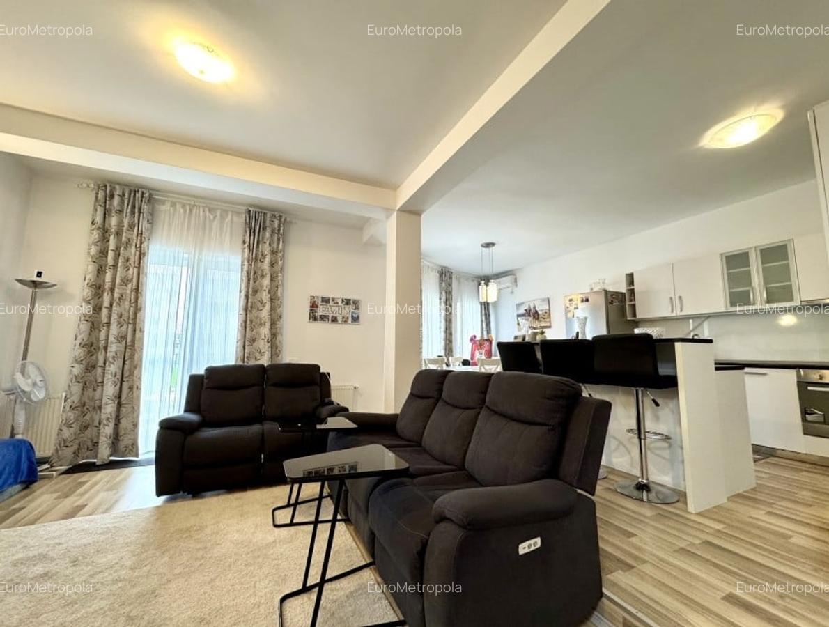 Vila cu 10 camere, curte de 1000 mp, 2 garaje, stradă fără blocuri, Sisești lâng - 5