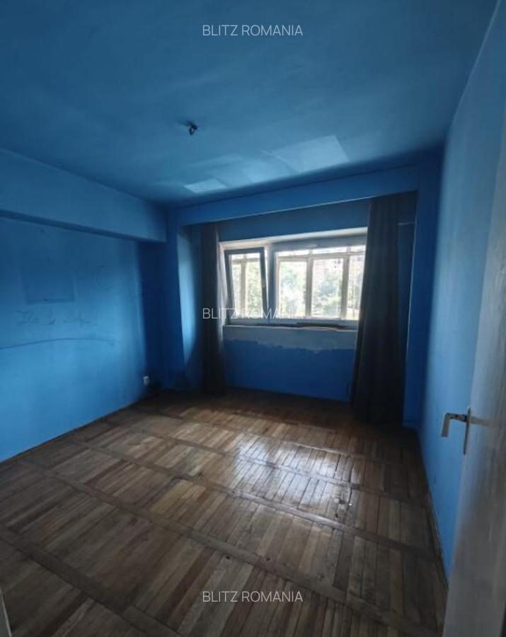Apartament de vanzare, cu 3 camere spa?ios, etaj 1, zona P - 2