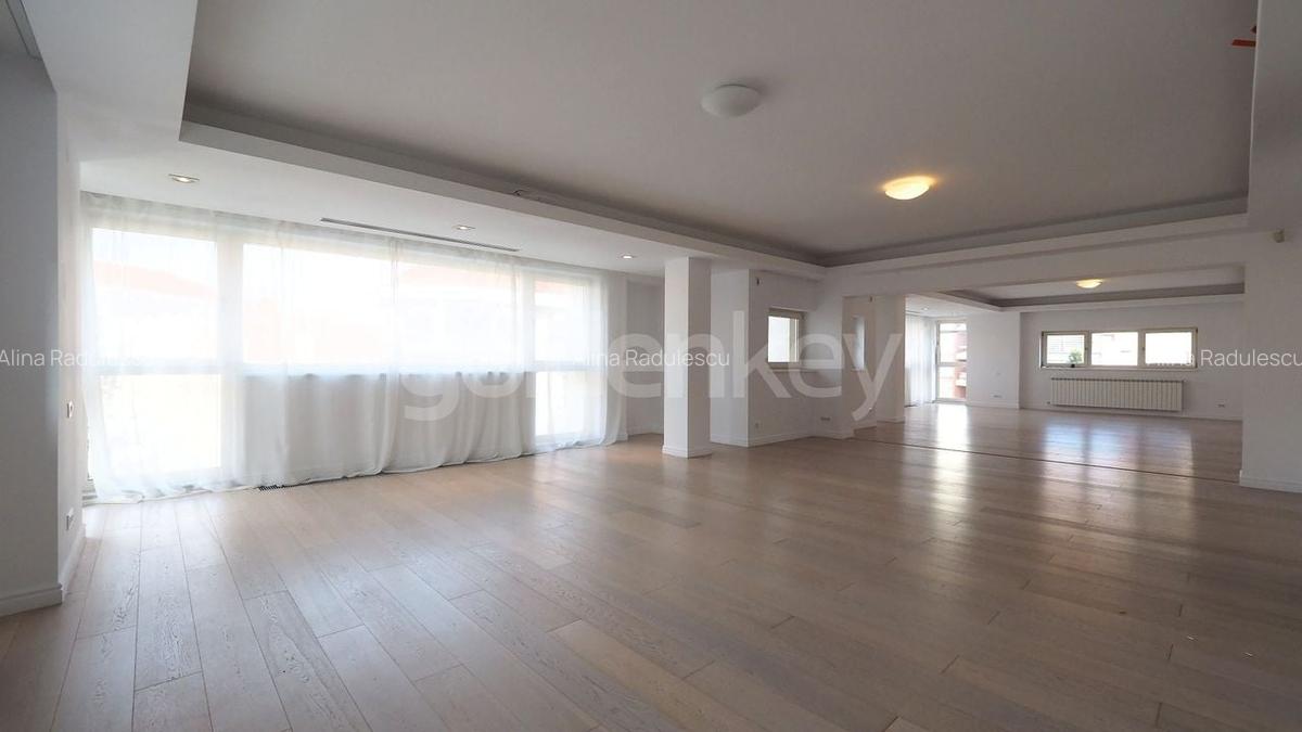 Apartament cu 6 camere decomandat în Herăstrău - 2