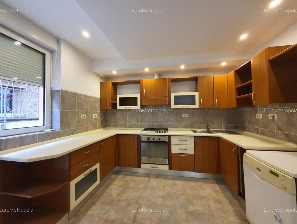 Apartament , curte de 65mp - Primaverii - 3