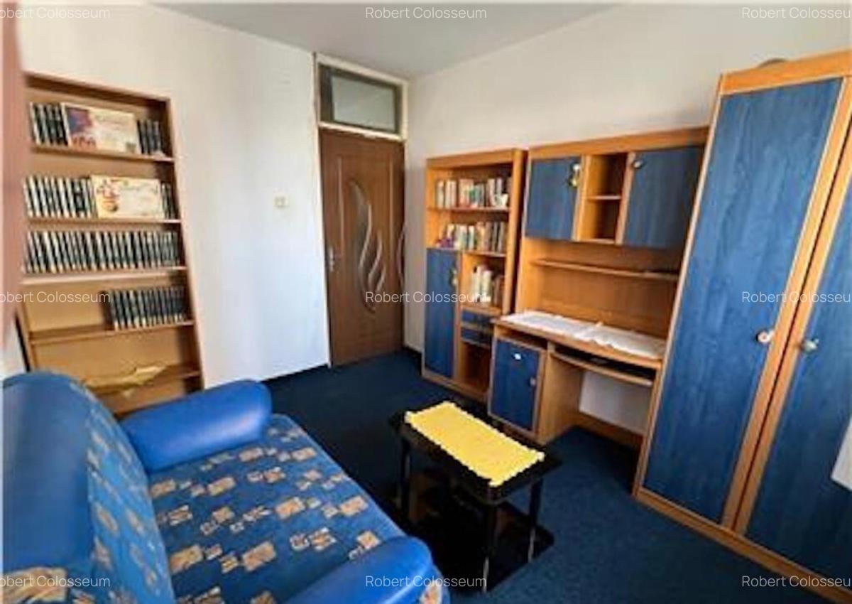 Apartament cu 4 camere, decomandat - zona Racadau - 2