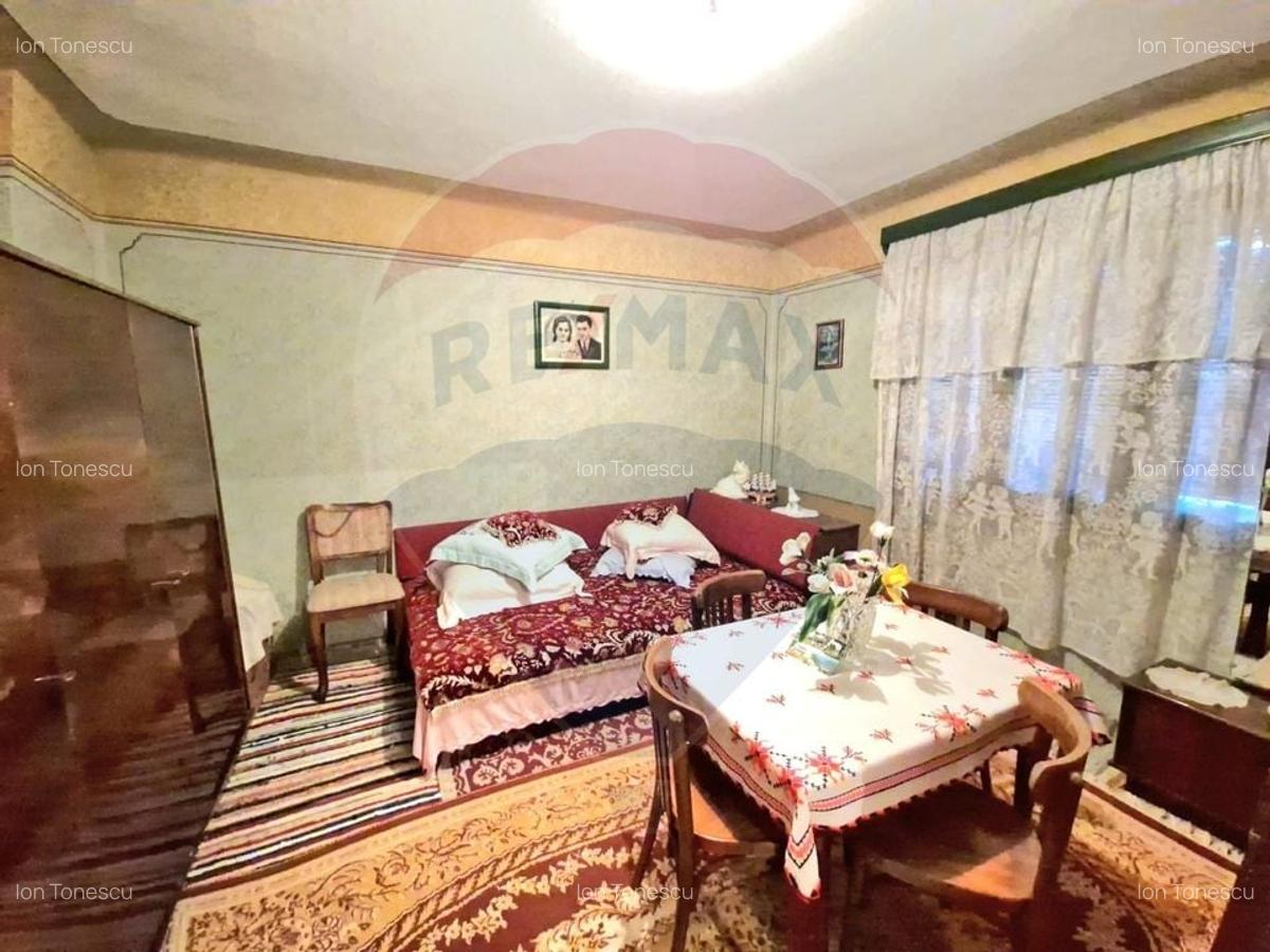Casa / Vila cu 4 camere in Scaesti , Teren - 900 mp - 3