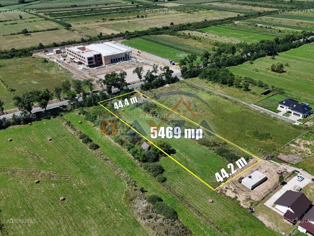 Teren intravilan - 5.469 mp, cu deschidere 44.4 m la DN1C - Cicârlău, Maramu - 2