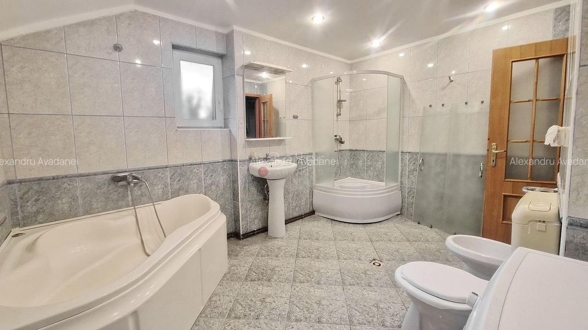 De vanzare apartament cu 3 camere central. - 3