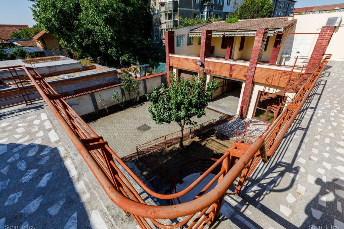 Casă cu etaj de vânzare zona Lipovei - locuință sau spațiu pentru afaceri - 42