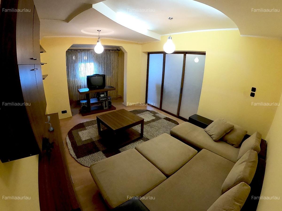 Apartament cu 3 camere decomandat, mobilat în Port - 1