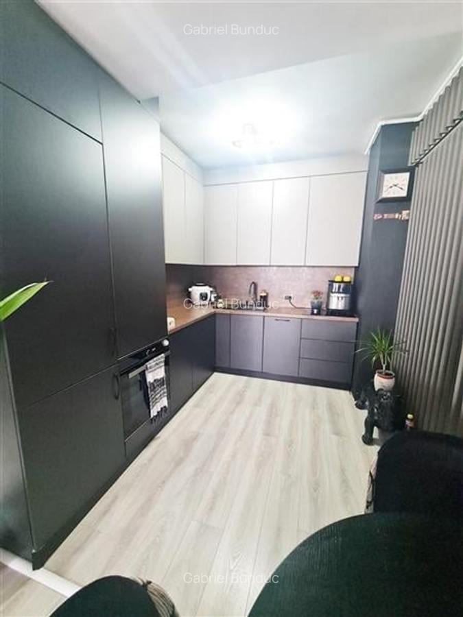 Apartament cu 3 camere decomandat, mobilat în Tractorul - 16