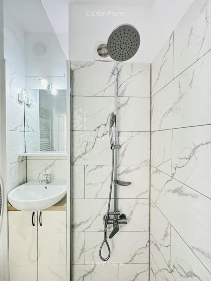 Prima inchiriere - Studio modern, vedere superba spre oras | Com 0% - 20