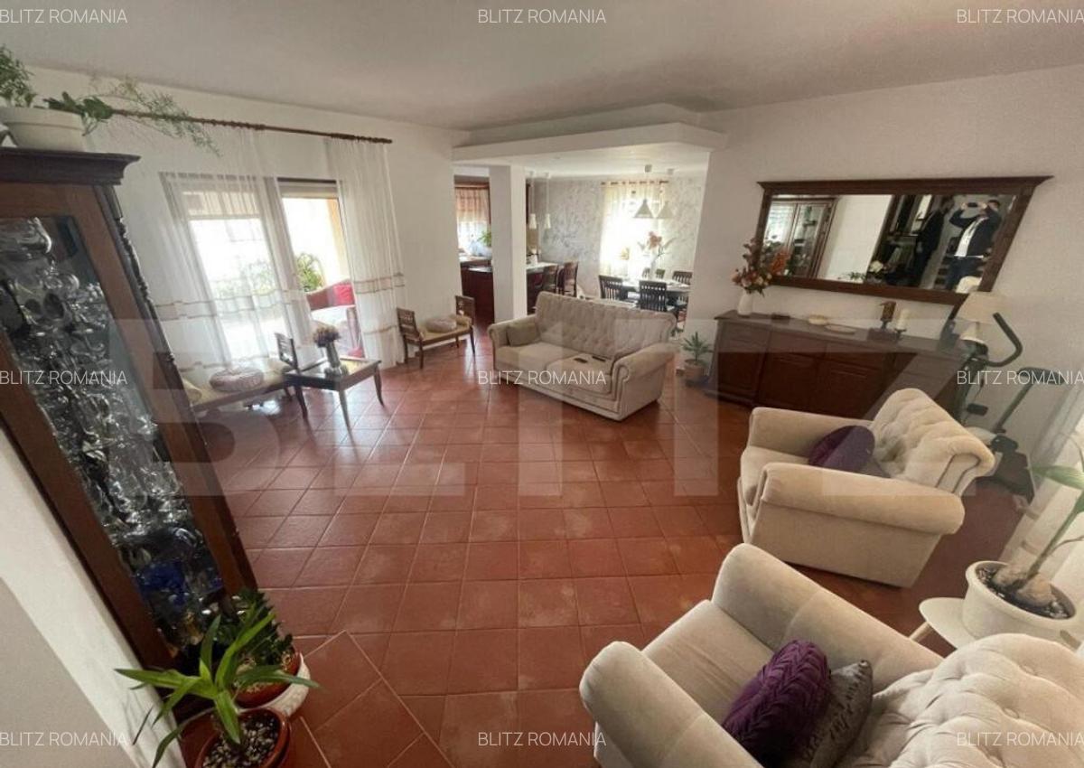Proprietate versatila cu doua apartamente ?i casa cu tre - 2