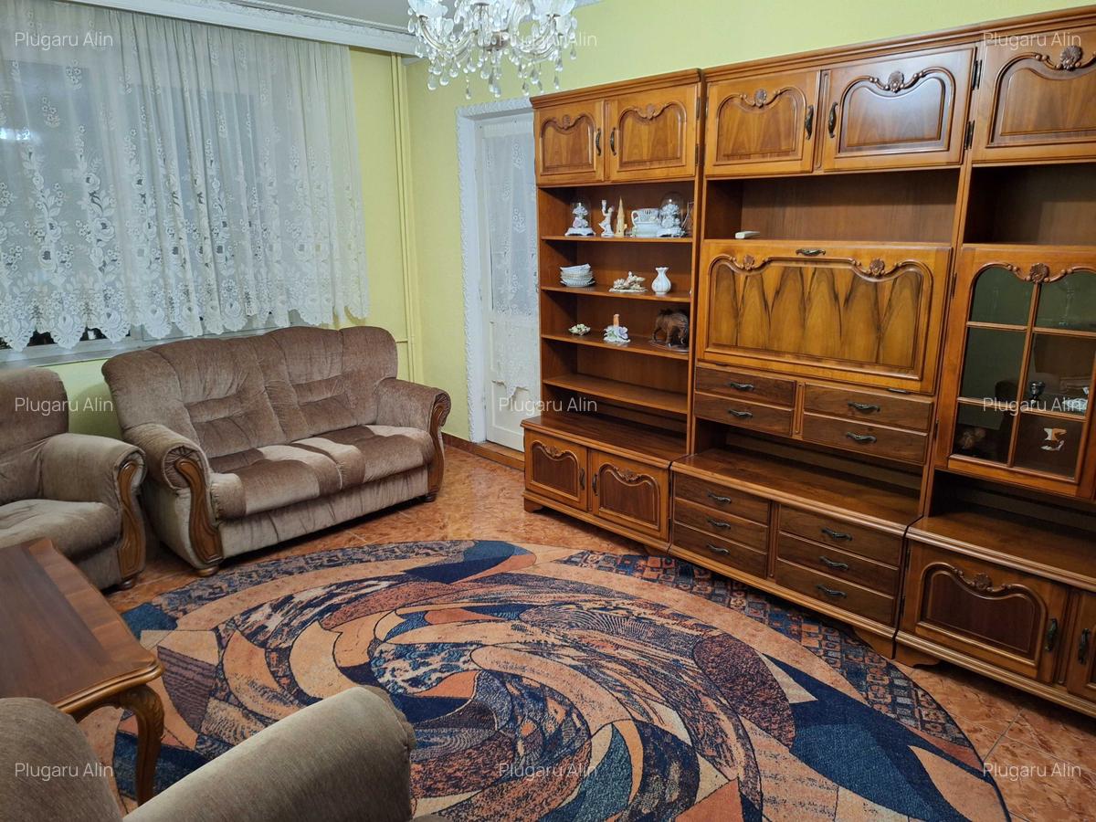Apartament cu 4 camere semidecomandat în Teiul Doamnei - 2