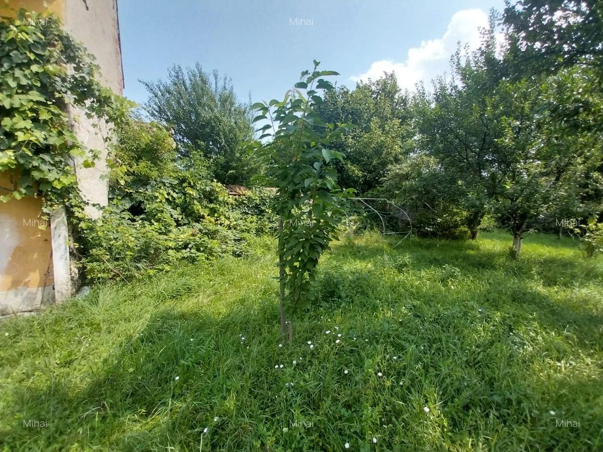 Casa deosebita, doua corpuri, 7 camere, 3 bucatarii, curte 1282 mp, Rasnov. - 4