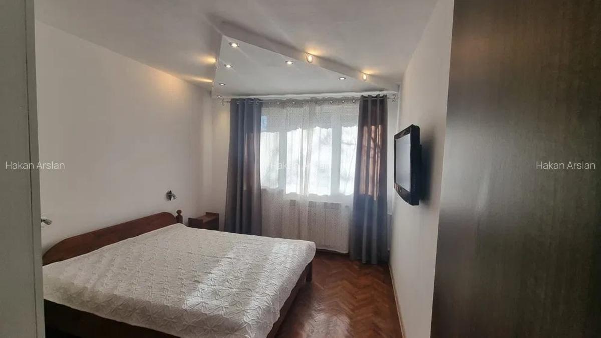 Apartament cu 3 camere renovat, la parter, metrou, zona Crangasi - 4
