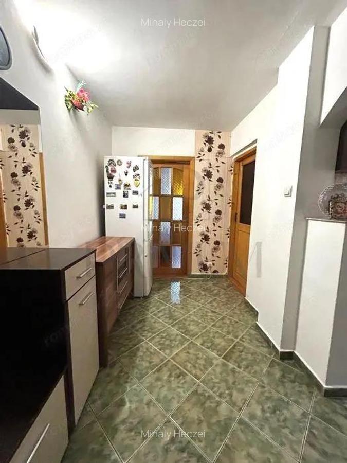 Apartament - Etaj Intermediar - Centrala Proprie - Clima - Decomandat - Zona Buziasului - 3