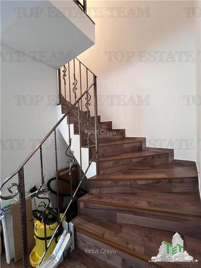 Casa cuplata.curte individuala generoasa, cu 3 camere,2 bai, P+1E+Pod, cu toate - 18