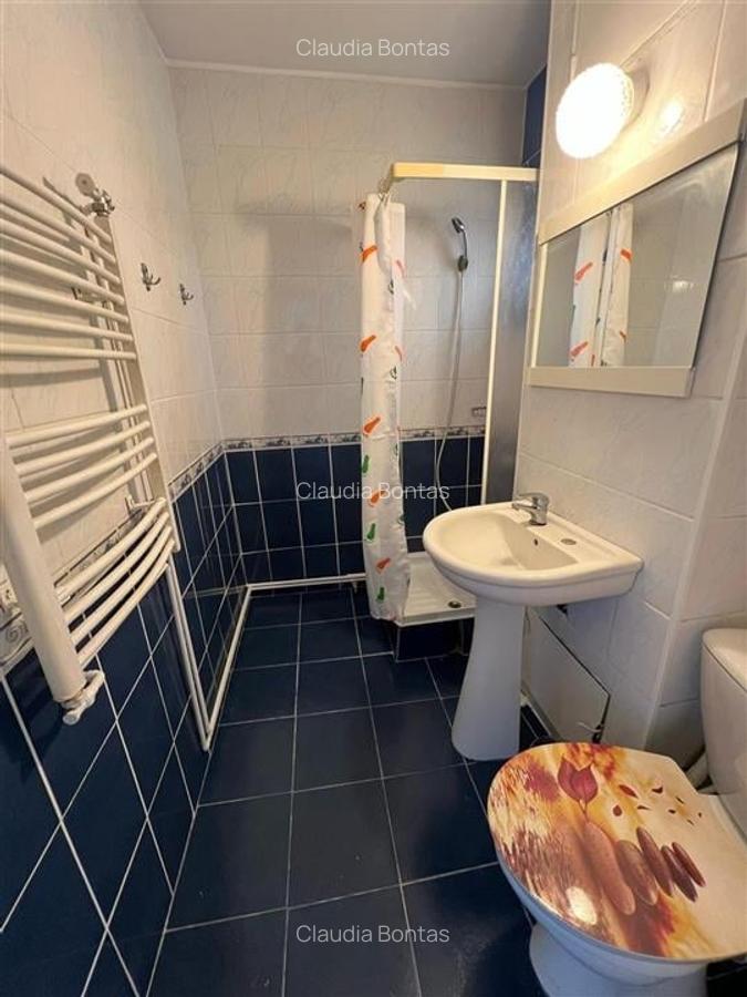 Apartament cu 3 camere semidecomandat în Podu Roș - 4