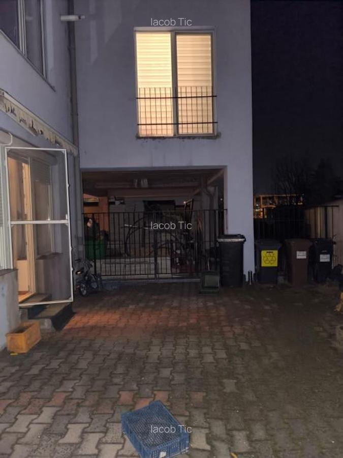 Apartament cu 3 camere decomandat în Nufărul - 12