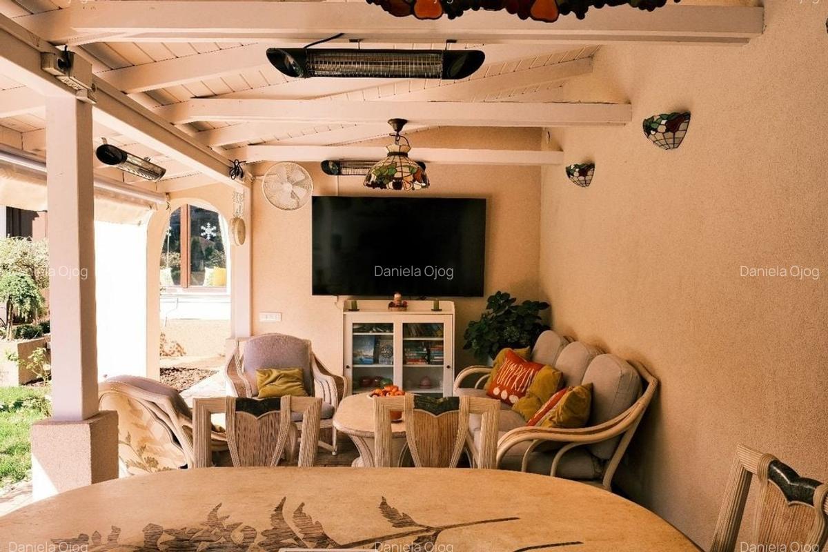 VILA ARCUL DE TRIUMF - 19