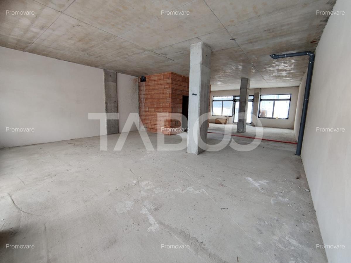 Spatiu comercial open space generos stradal cu vitrine Turnisor Sibiu - 1