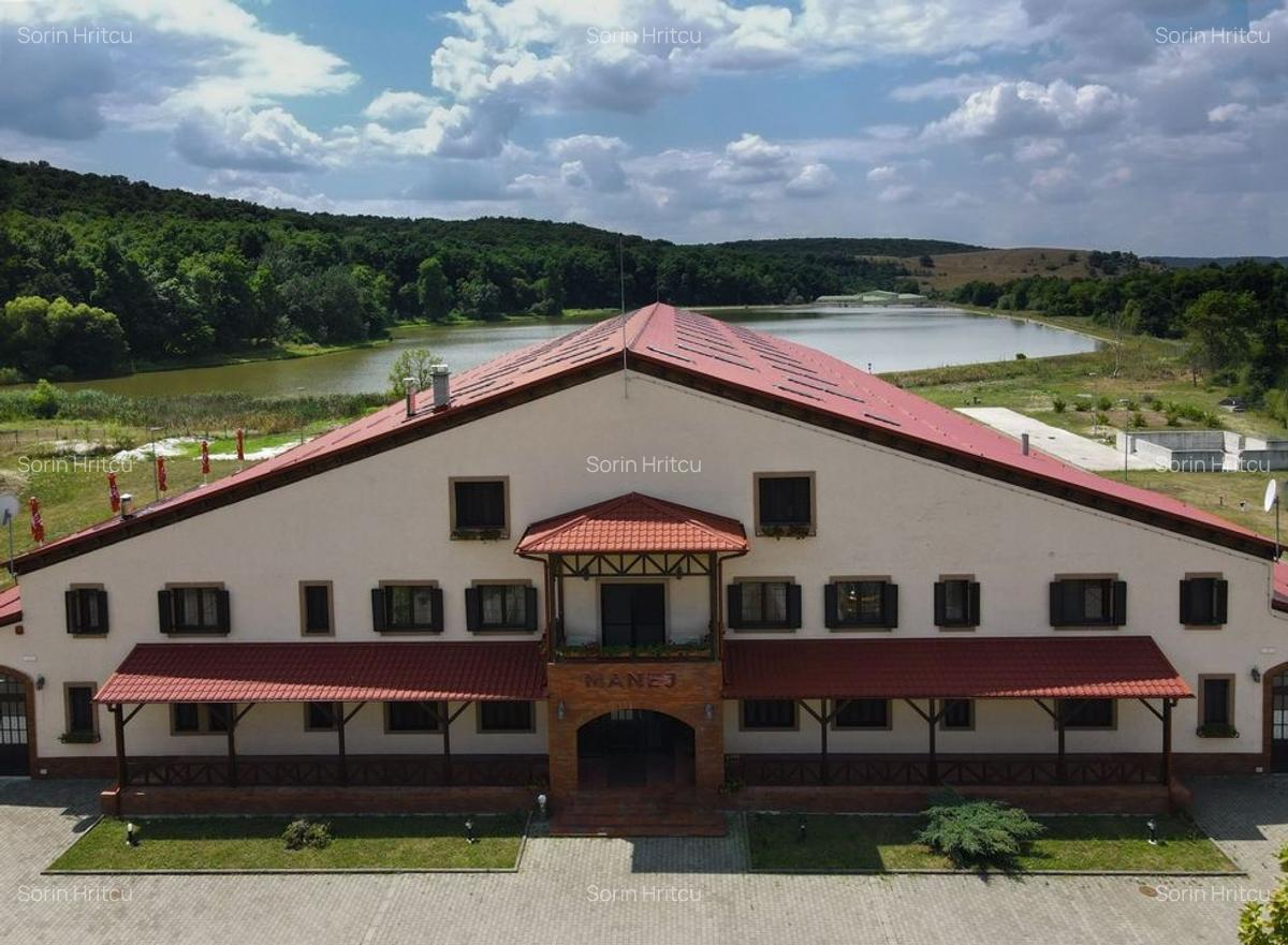 Destinație mixtă (restaurant, showroom, manej) - Herneacova - 1