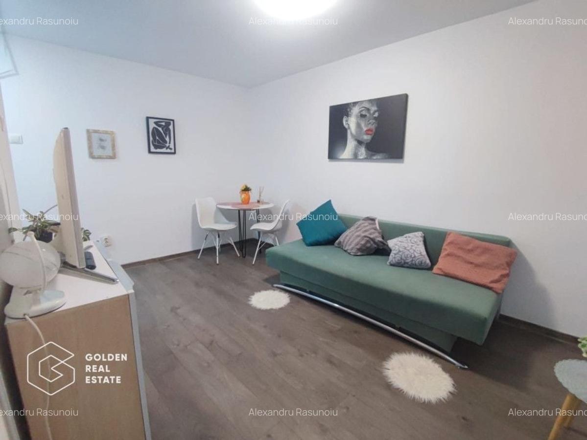 Garsoniera tinereasca, etaj 3, 6 Vanatori - 2