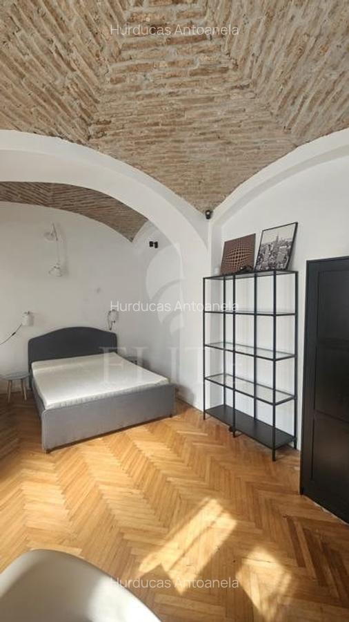 Apartament cu 3 camere semidecomandat în Central - 3