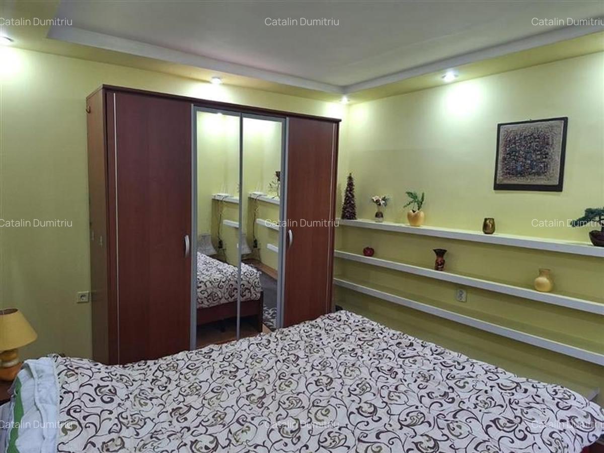 Casa Bartolomeu, pe doua nivele, stil deosebit, curte comuna - 6