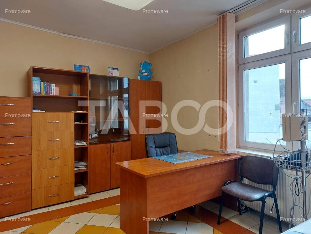 Cabinet medical de vanzare 3 camere 50 mp mobilat central Cisnadie - 5