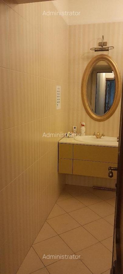 Piata Muncii –parter vila  120mp +demisol 100mp, curte 200mp - 7