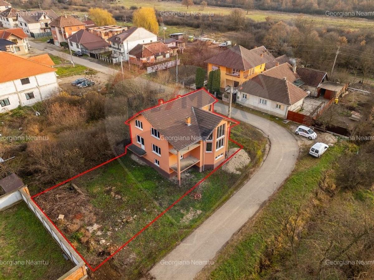 Casa spatioasa de vanzare in Sebis, teren de 491 mp, +demisol - 3