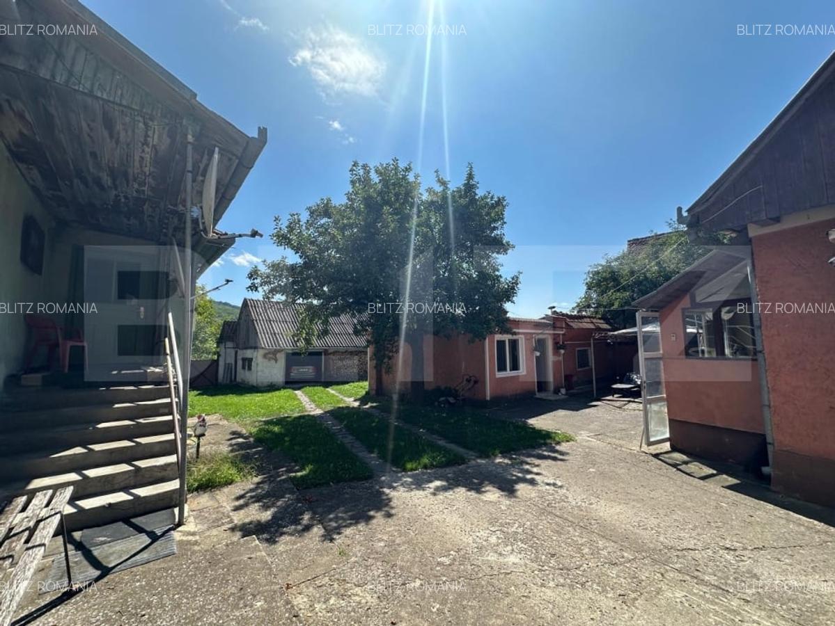 Casa saseasca de vanzare, curte, gradina, teren 3000 mp - Jimbor, jud Brasov - 3