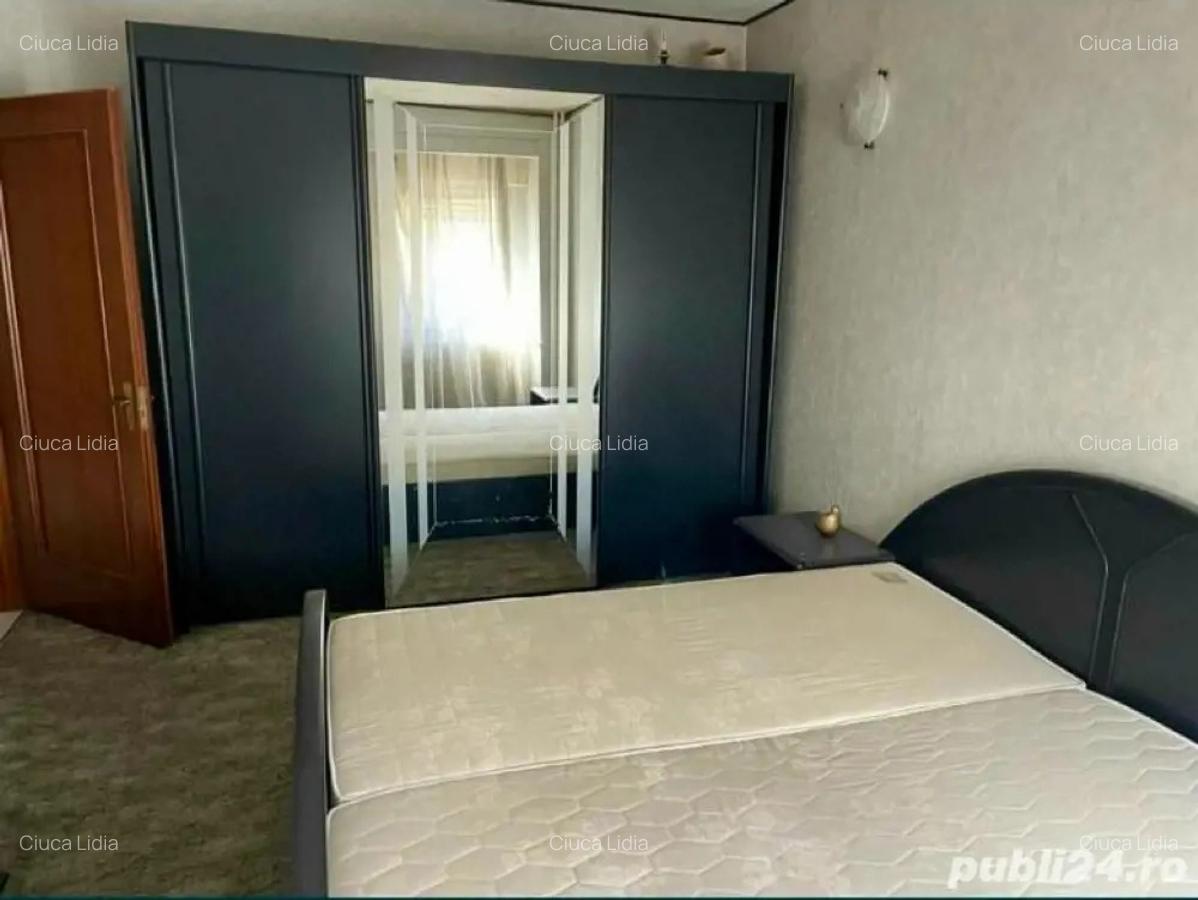 Inchiriez apartament cu 4 camere, in centru, bd Unirii - 1